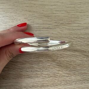 Uno de 50 Tubular shaped bangle bracelet